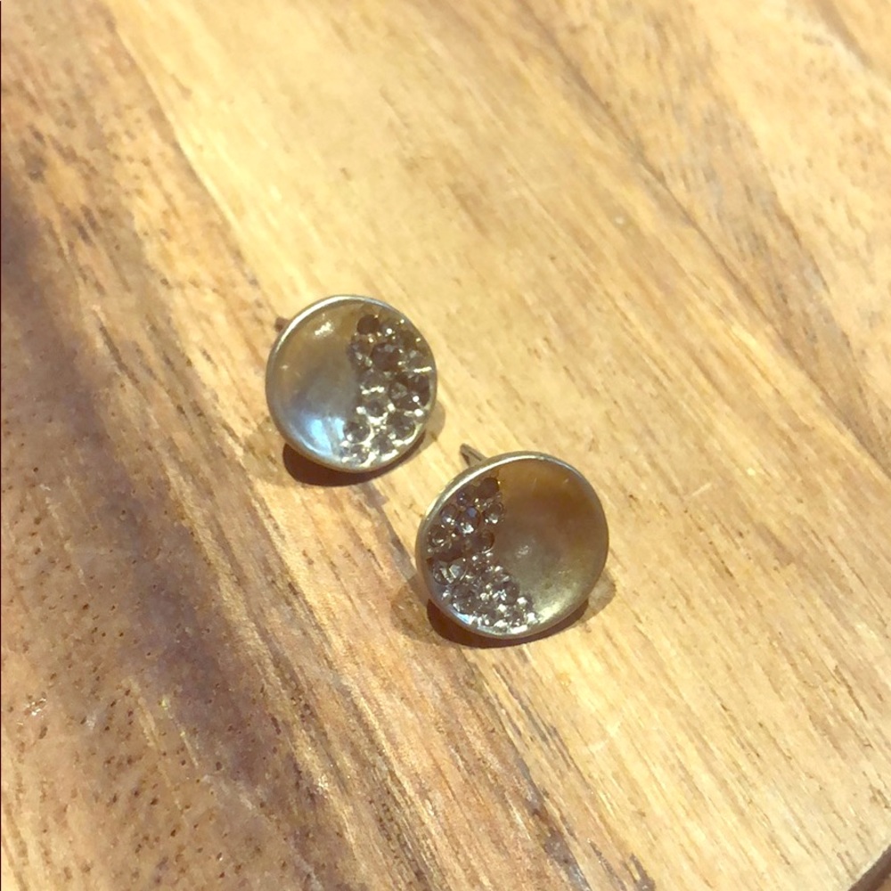 Gold pace studs